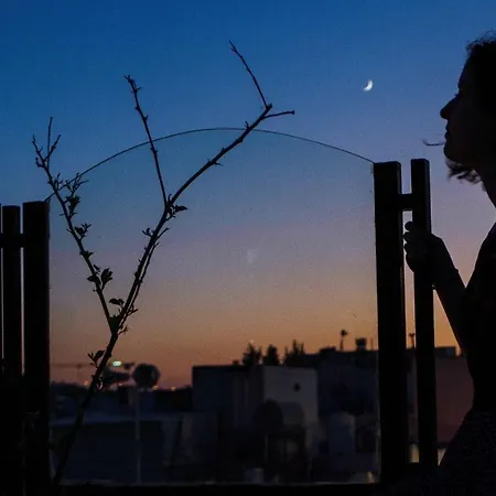 La Luna بيت شباب *