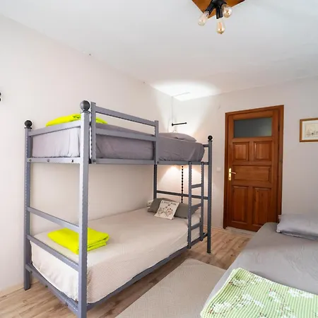 La Luna Hostel *